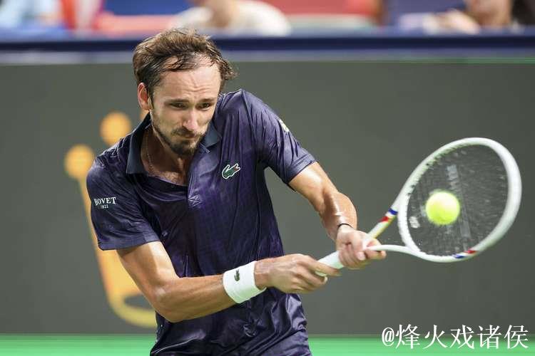 林德克内希2-1击败梅德韦杰夫 首进大师赛决赛
